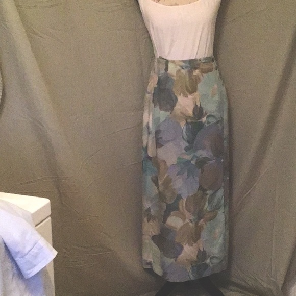 📌3/$20 - Floral Wrap Maxi Skirt - Picture 2 of 6